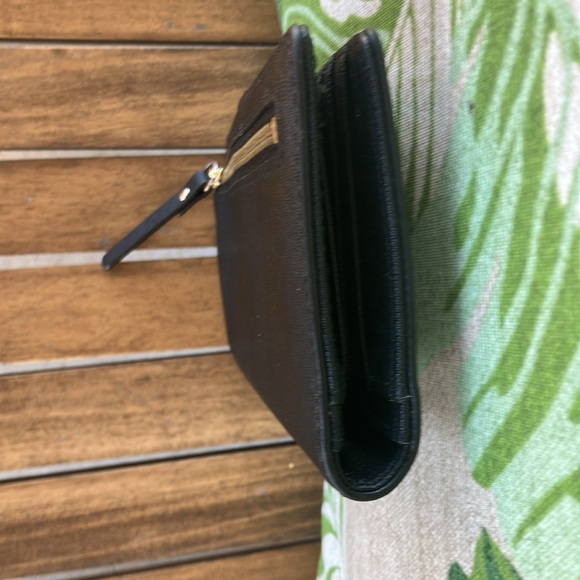 Authentic Kate Spade New York Cameron Large Slim Bifold wallet. - Picture 4 of 11